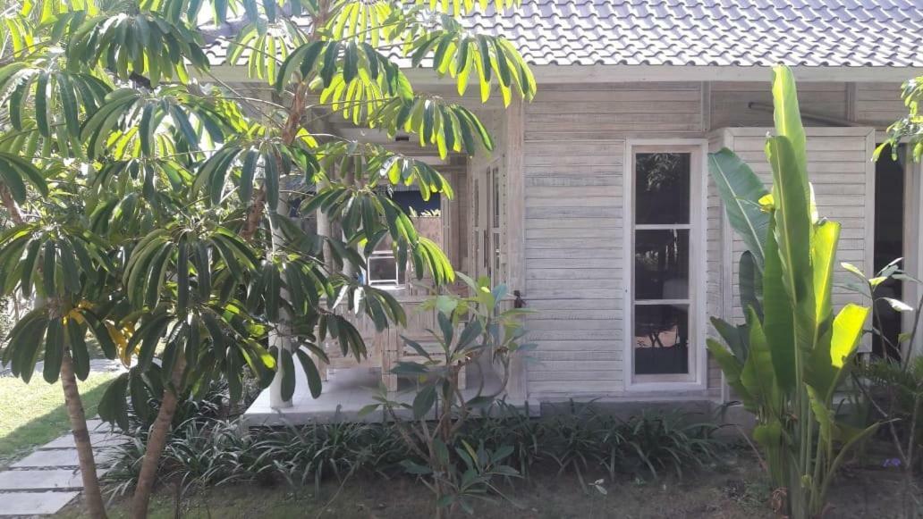 Vista Huts Lembongan Hotel Exterior photo